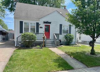 25304 Culver Street, St Clair Shores, MI 48081
