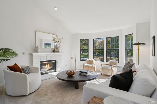 629 Barcelona Dr, Sonoma, CA 95476