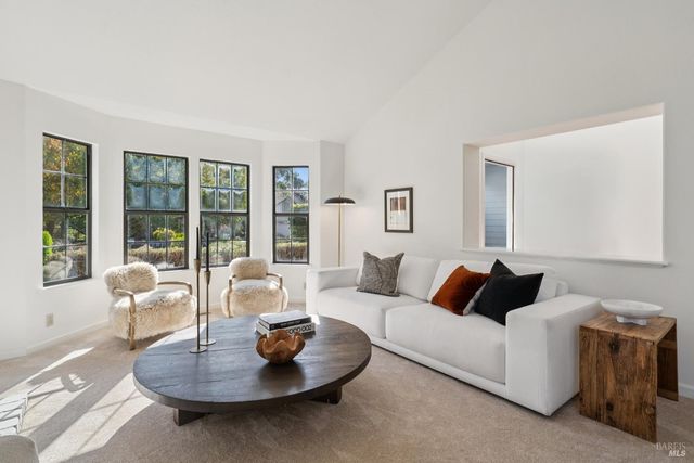 629 Barcelona Dr, Sonoma, CA 95476