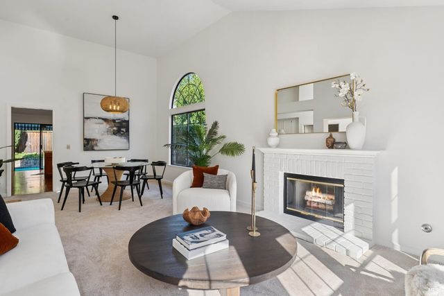 629 Barcelona Dr, Sonoma, CA 95476