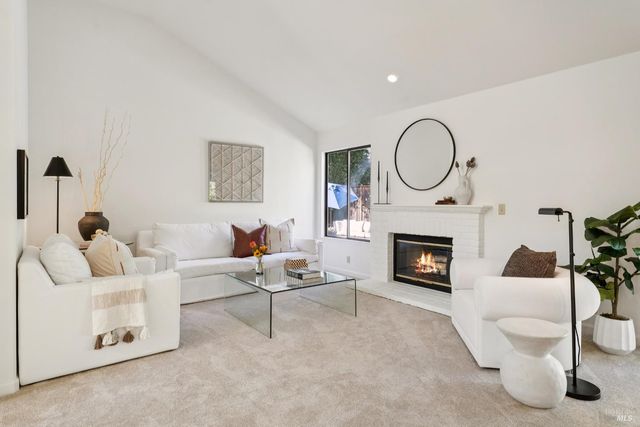 629 Barcelona Dr, Sonoma, CA 95476