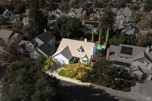 629 Barcelona Dr, Sonoma, CA 95476