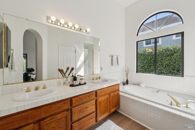 629 Barcelona Dr, Sonoma, CA 95476