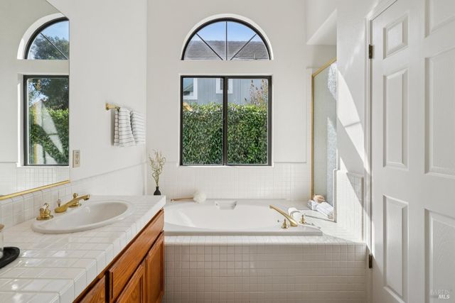 629 Barcelona Dr, Sonoma, CA 95476