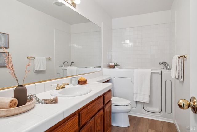 629 Barcelona Dr, Sonoma, CA 95476