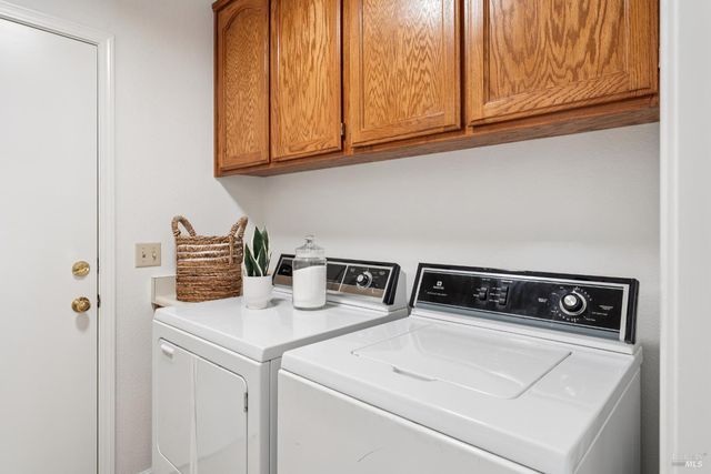 629 Barcelona Dr, Sonoma, CA 95476