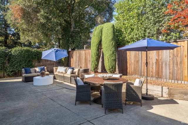 629 Barcelona Dr, Sonoma, CA 95476