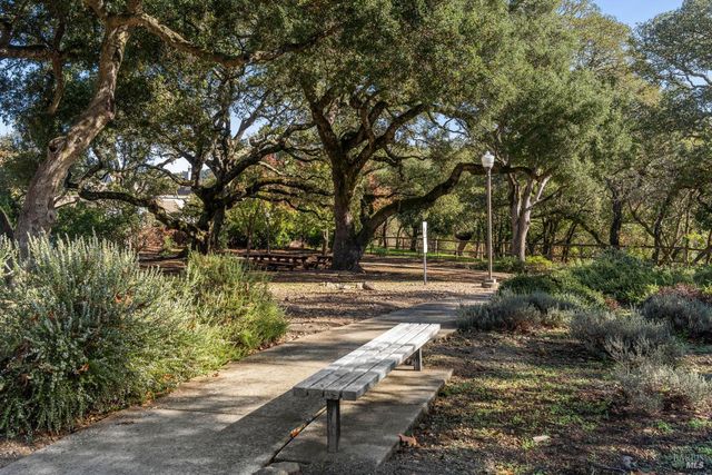 629 Barcelona Dr, Sonoma, CA 95476