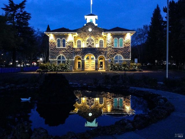 629 Barcelona Dr, Sonoma, CA 95476