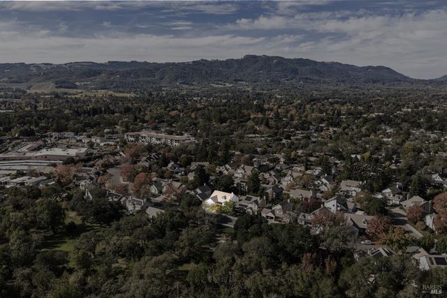 629 Barcelona Dr, Sonoma, CA 95476