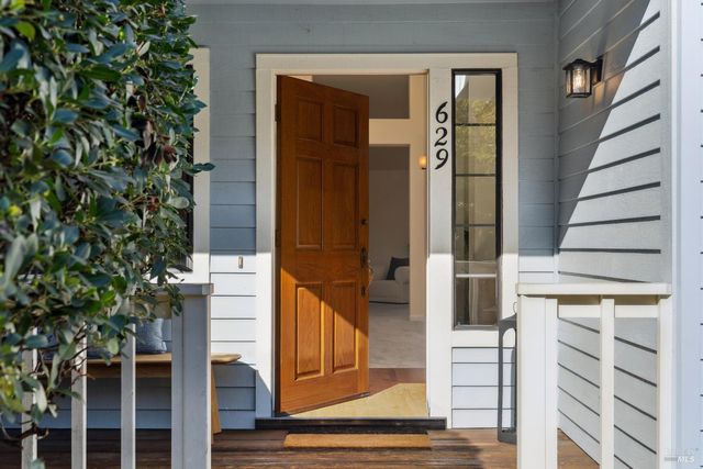 629 Barcelona Dr, Sonoma, CA 95476