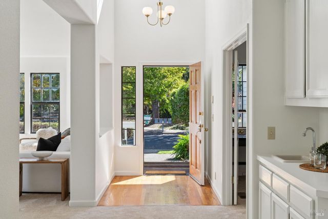 629 Barcelona Dr, Sonoma, CA 95476