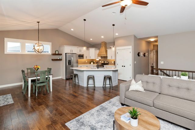 645 NE Traverse Drive, Waukee, IA 50263