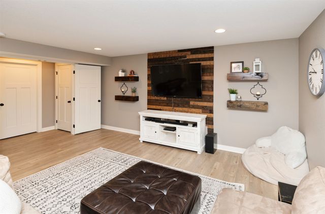645 NE Traverse Drive, Waukee, IA 50263
