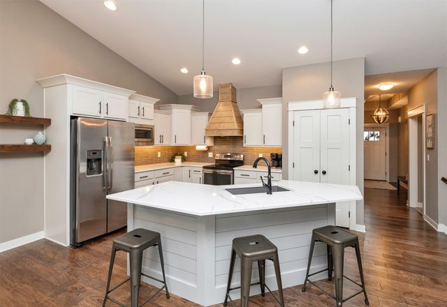 645 NE Traverse Drive, Waukee, IA 50263