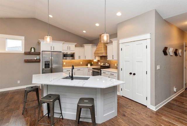 645 NE Traverse Drive, Waukee, IA 50263