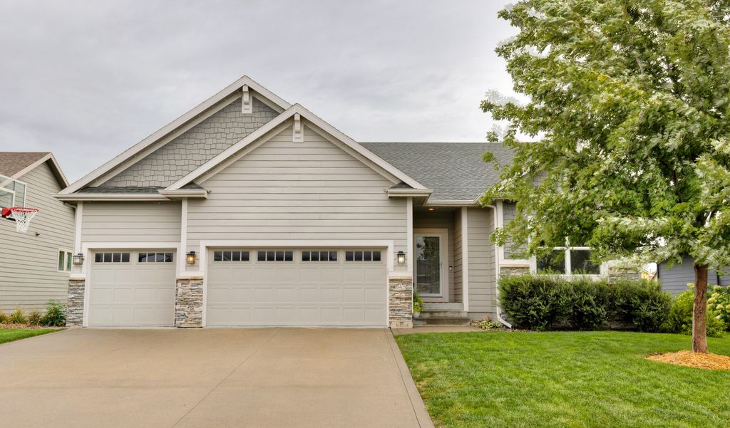 645 NE Traverse Drive, Waukee, IA 50263