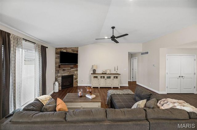 2146 Tuscany Ridge Court, Maryville, IL 62062