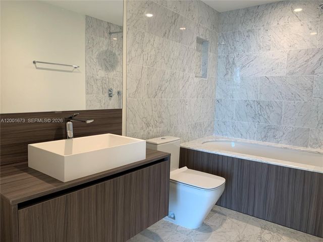 1000 Brickell Plz 3904, Miami, FL 33131