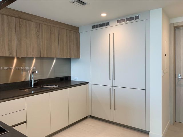 1000 Brickell Plz 3904, Miami, FL 33131