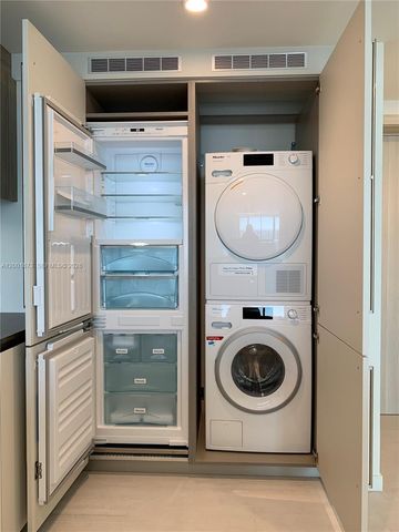 1000 Brickell Plz 3904, Miami, FL 33131