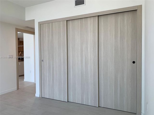 1000 Brickell Plz 3904, Miami, FL 33131