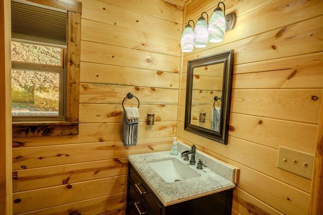 262 Zekes Trail, Marble, NC 28905