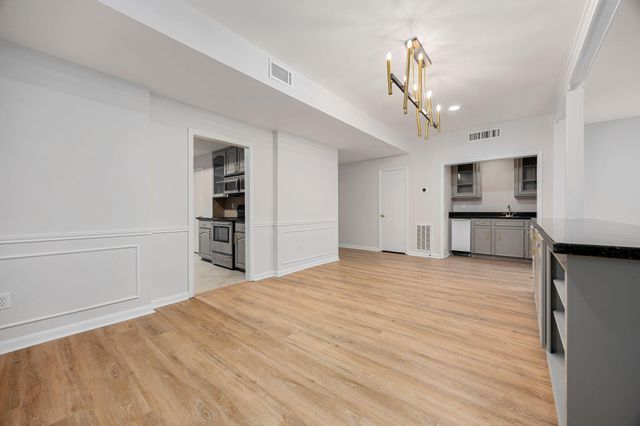 1746 S Gessner Road, Houston, TX 77063