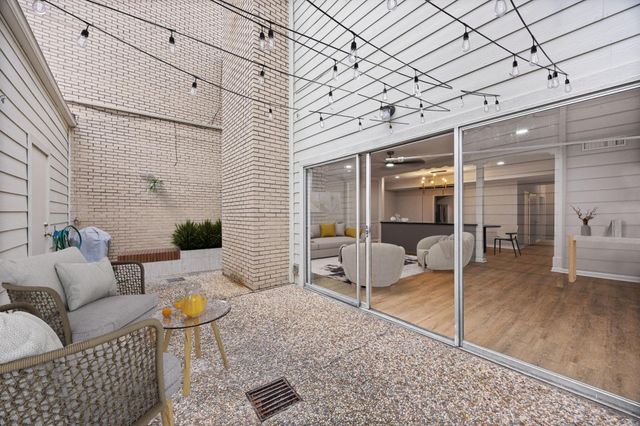 1746 S Gessner Road, Houston, TX 77063