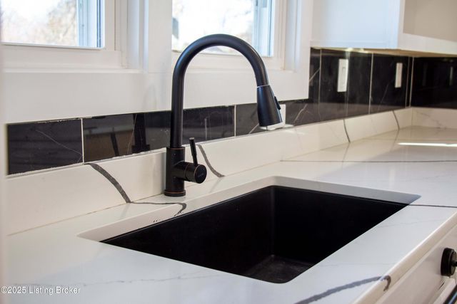 380 Solitude Rd, Coxs Creek, KY 40013