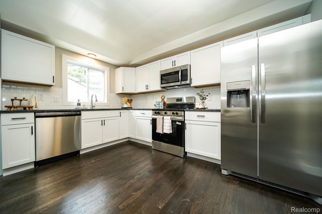 17330 Ego Avenue, Eastpointe, MI 48021