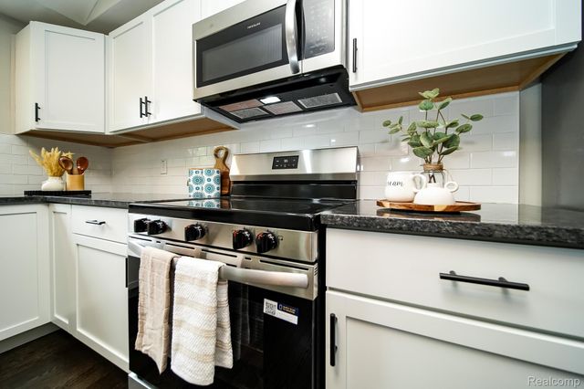 17330 Ego Avenue, Eastpointe, MI 48021