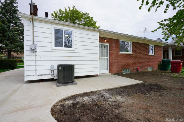 17330 Ego Avenue, Eastpointe, MI 48021