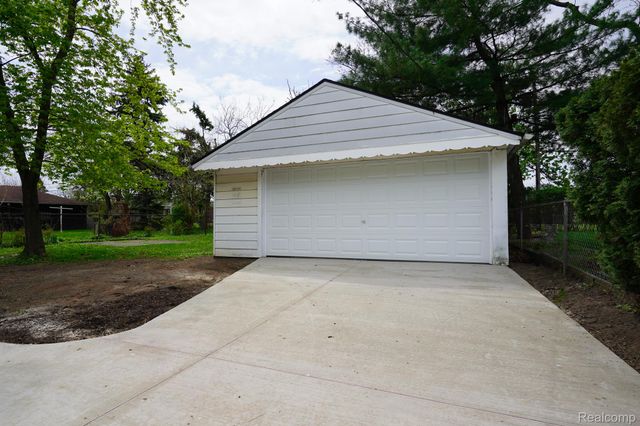 17330 Ego Avenue, Eastpointe, MI 48021