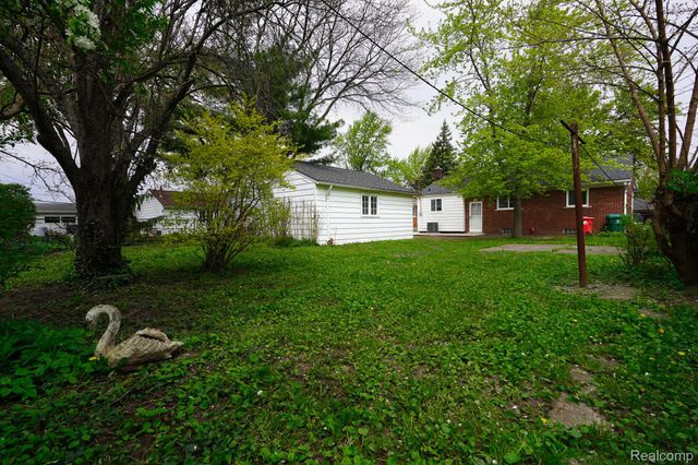 17330 Ego Avenue, Eastpointe, MI 48021
