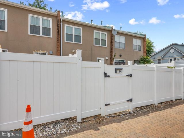3714 ROOSEVELT PL NE, Washington, DC 20019