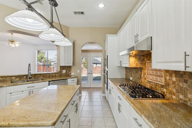 600 Quick Silver Drive, Desoto, TX 75115