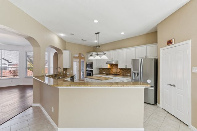 600 Quick Silver Drive, Desoto, TX 75115