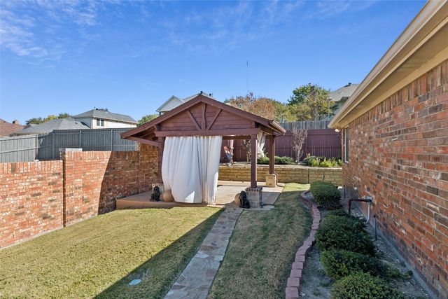 600 Quick Silver Drive, Desoto, TX 75115