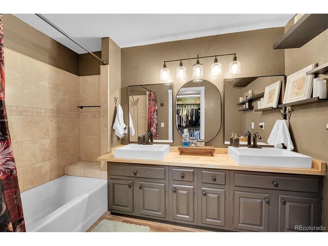 5649 Quinlin Ct, Parker, CO 80134