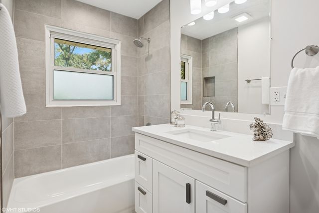 30 Crescent Drive, Glenview, IL 60025