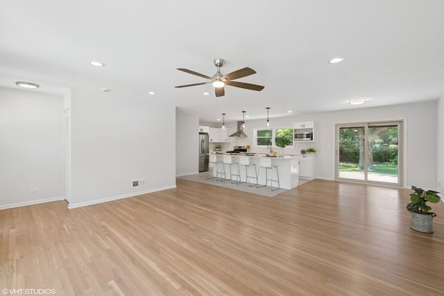 30 Crescent Drive, Glenview, IL 60025