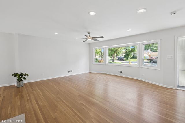 30 Crescent Drive, Glenview, IL 60025