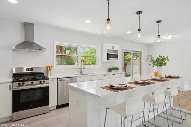 30 Crescent Drive, Glenview, IL 60025