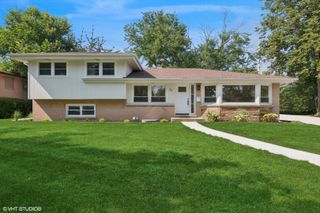 30 Crescent Drive, Glenview, IL 60025