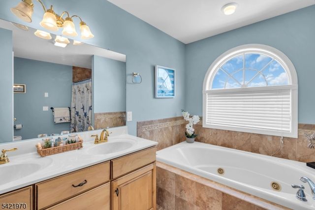 43 Farragut Dr, Brick Twp., NJ 08723