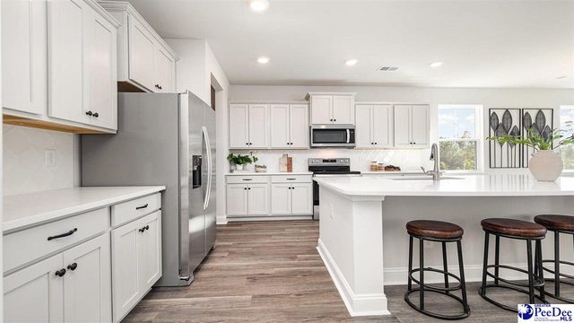 2899 Fish Hawk Ln, Florence, SC 29505