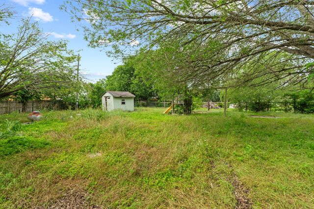 205 Skycrest DR, Martindale, TX 78655