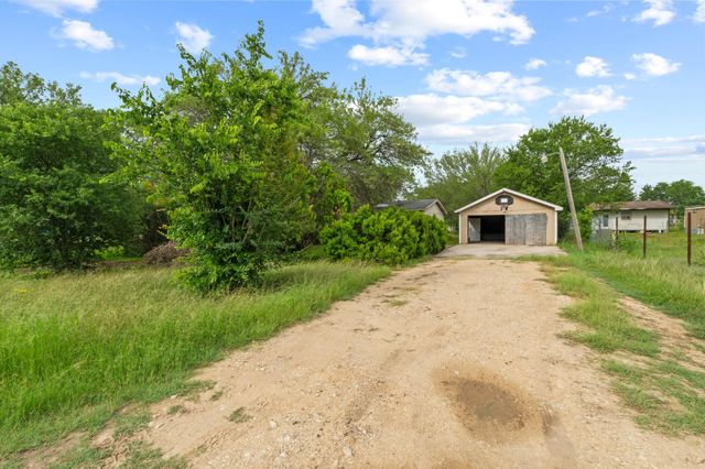 205 Skycrest DR, Martindale, TX 78655