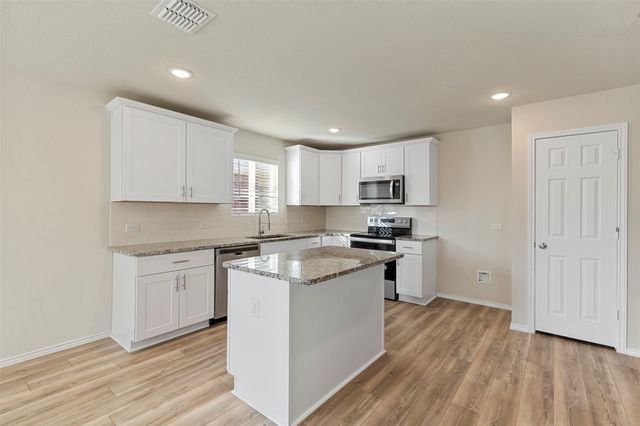 10121 Wyseby Road, Fort Worth, TX 76036